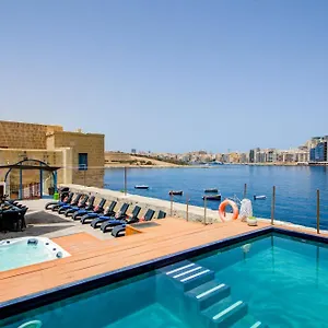 enchanting-waterfront-villa-with-pool-and-jacuzzi.hotelssaintjulians.com/